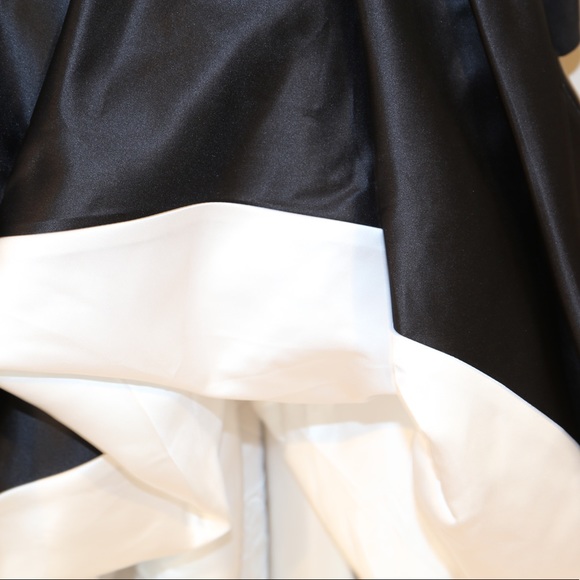 🚫SOLD RED CARPET WORTHY Dramatic Gown - Picture 6 of 8